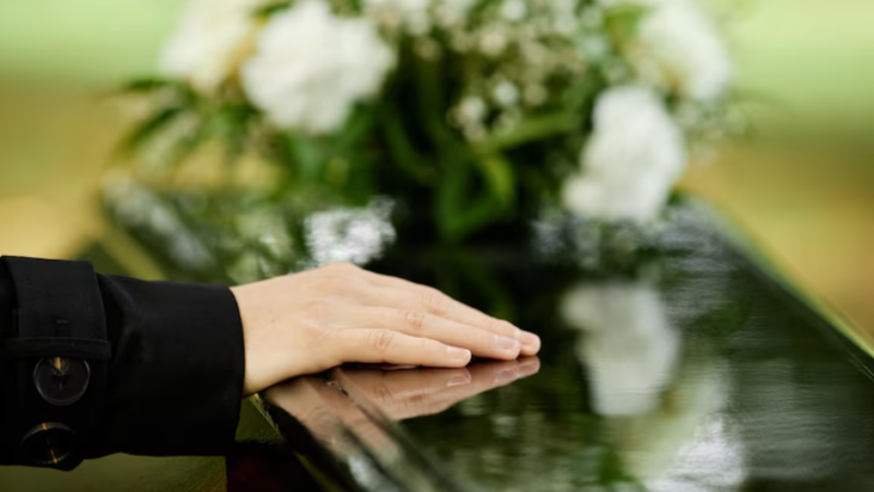 Ein Leitfaden zu wichtigen Dienstleistungen nach dem Tod eines nahestehenden Menschen